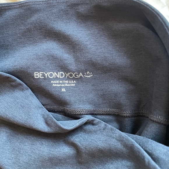 Beyond Yoga Navy Leggings - Picture 4 of 4